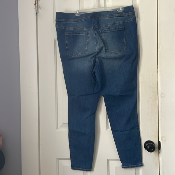Torrid skinny jeans with elastic waist - Picture 2 of 4